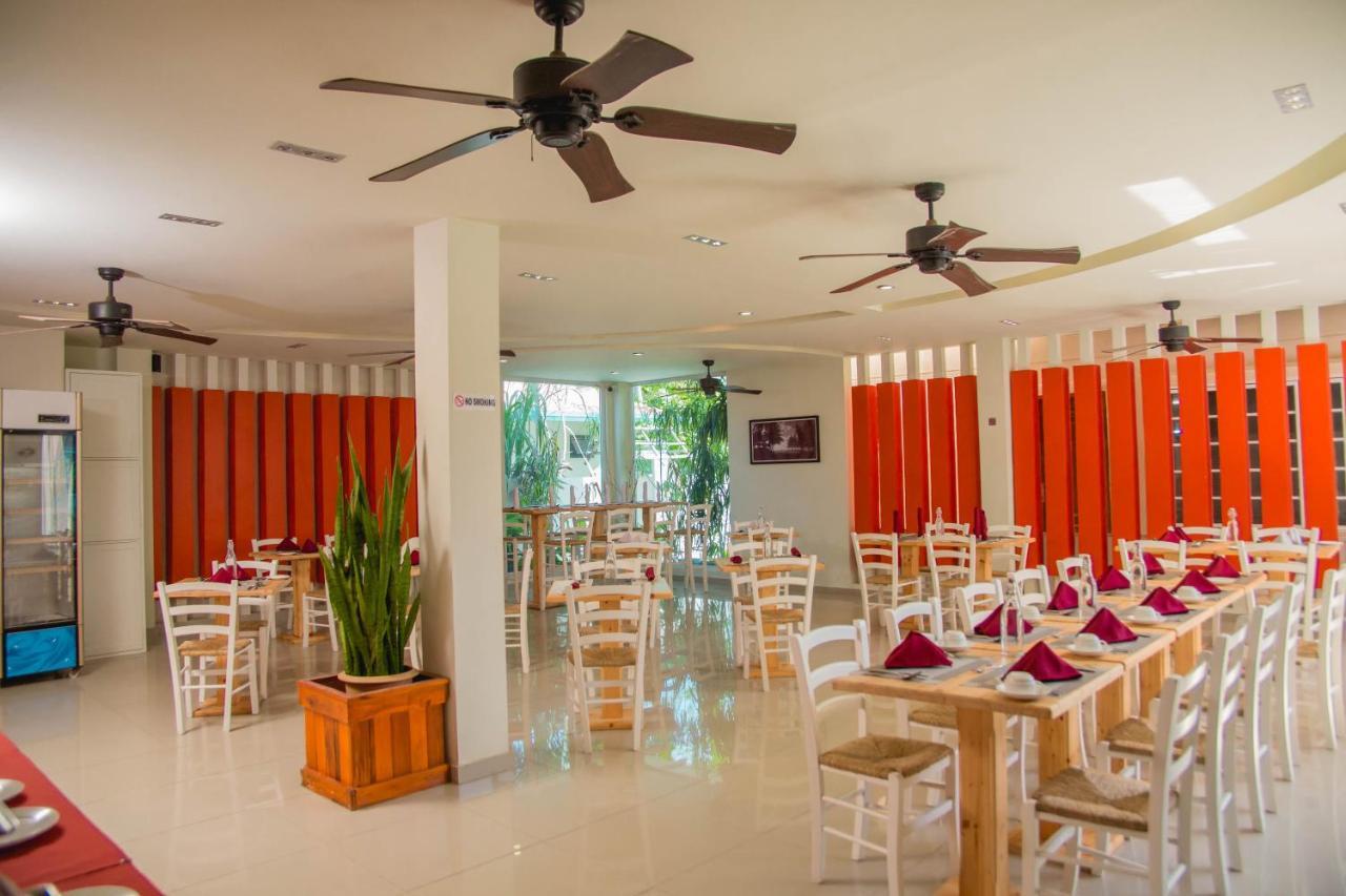 Reveries Maldives Gan  Exterior foto