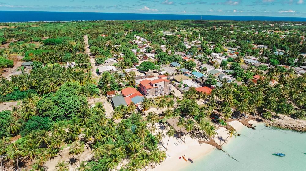 Reveries Maldives Gan  Exterior foto